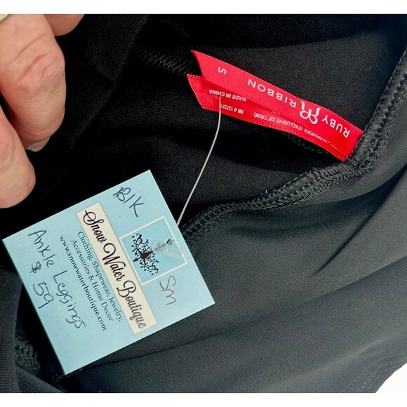 NWT RUBY RIBBON BLACK HIGH WAISTED ANKLE LEGGINGS - S - Picture 6 of 6